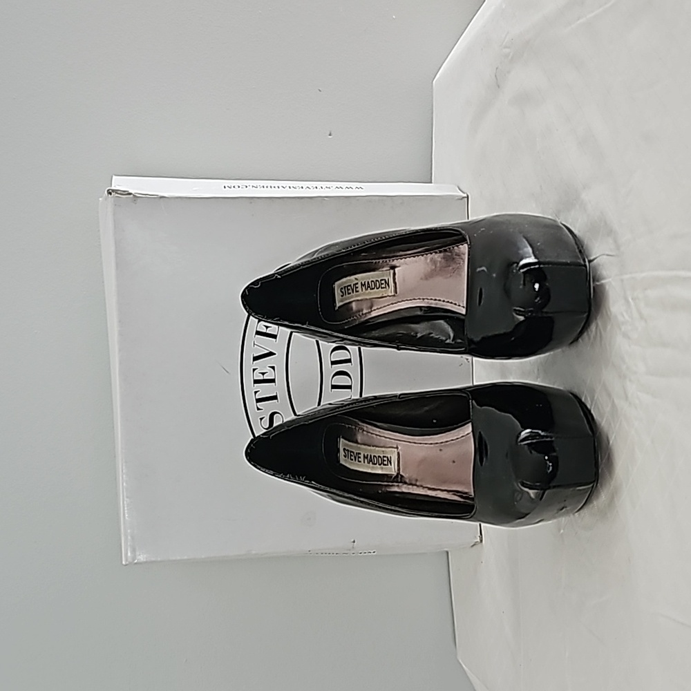 Steve Madden- Russhh Size 7.5, Black